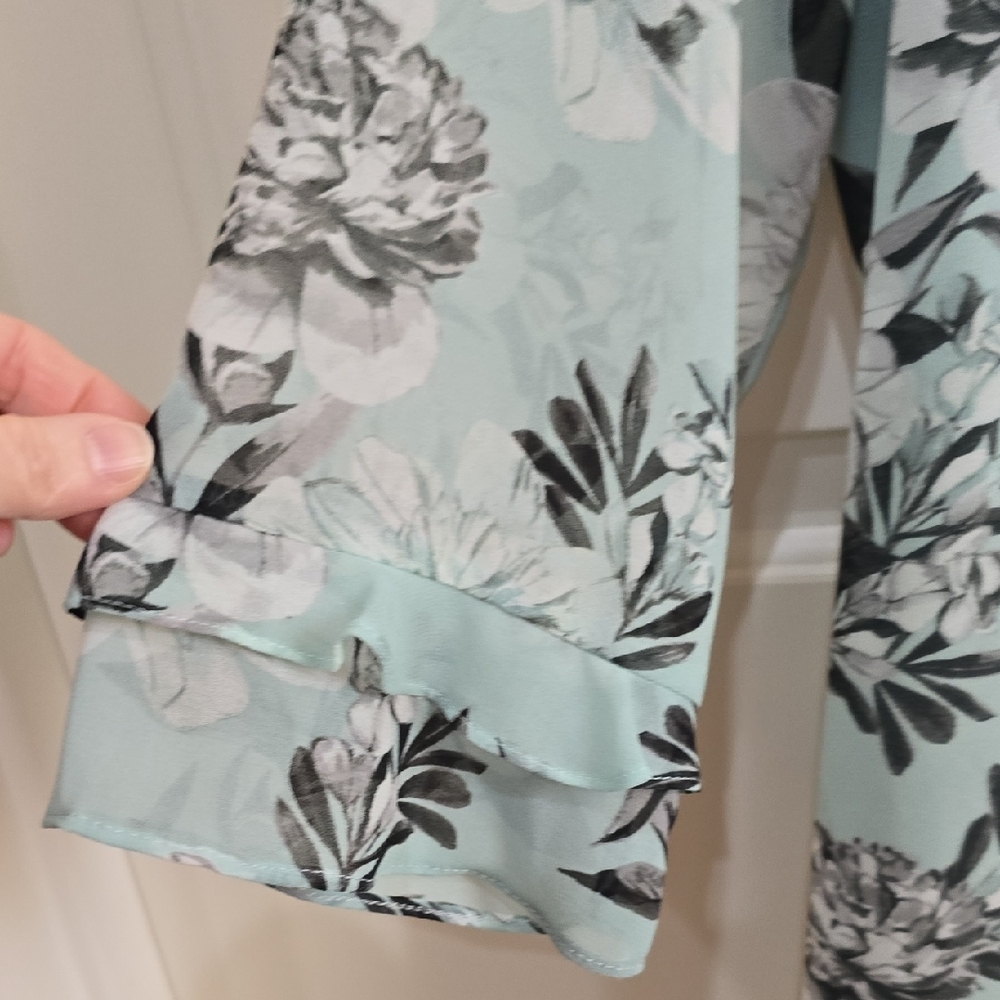 Karl Lagerfield Mint Green Floral Ruffle Blouse - Picture 4 of 8